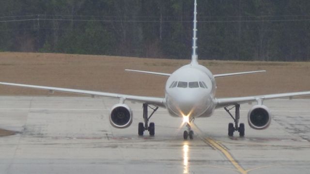 Airbus A319 (N808AW) - U.S Airways 1934 arriving from Charlotte at 3:10 P.M. on runway 5L.  Taken March 19, 2015.