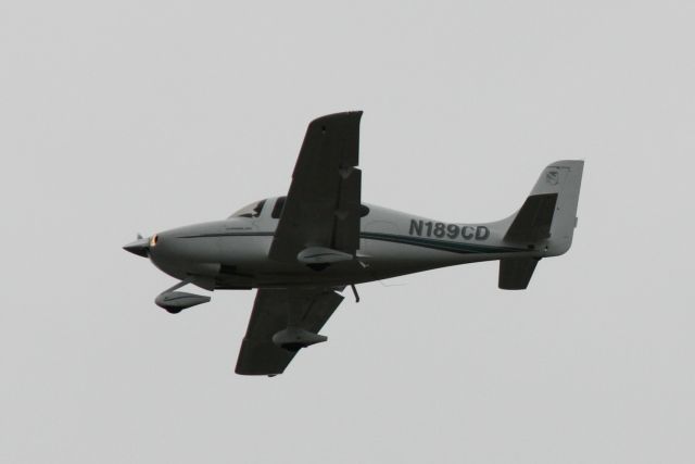 Cirrus SR-20 (N189CD) - Cirrus SR-20 (N189CD) on approach to SRQ