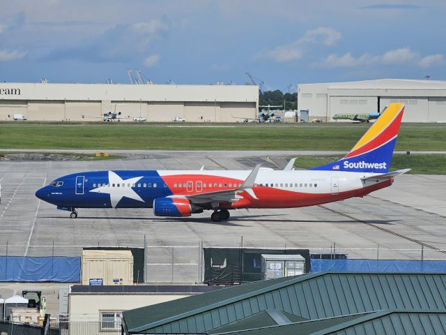 Boeing 737-800 (N8660A) - Just landed in SAV. Preparing to enter the gate. 