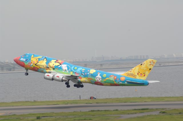 Boeing 747-400 (BON8956) - Departure at Haneda Intl Airport R/W34R on 2007/10/6 Pokemon c/s