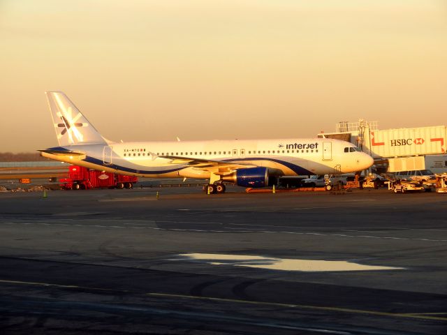 Airbus A320 (XA-MTO)