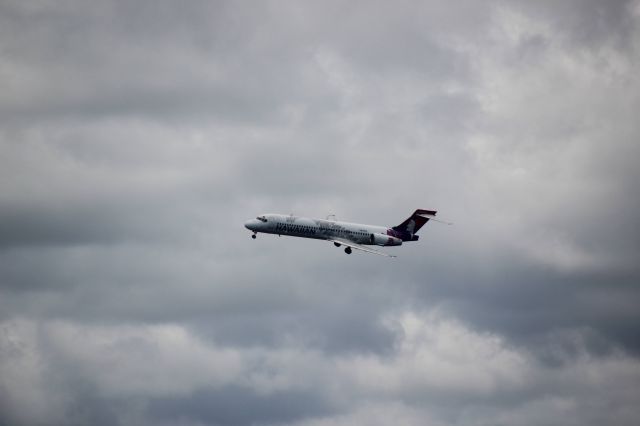 Boeing 717-200 (HAL322)