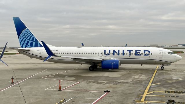 Boeing 737-800 (N76508)