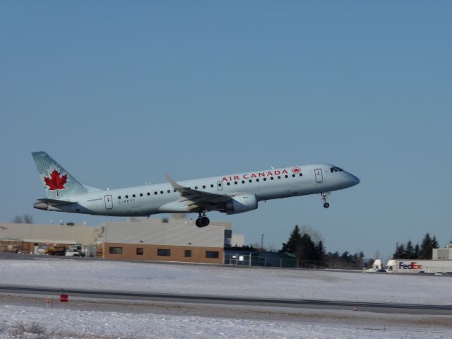 Embraer 170/175 (C-FFYT) - lift off runway #07