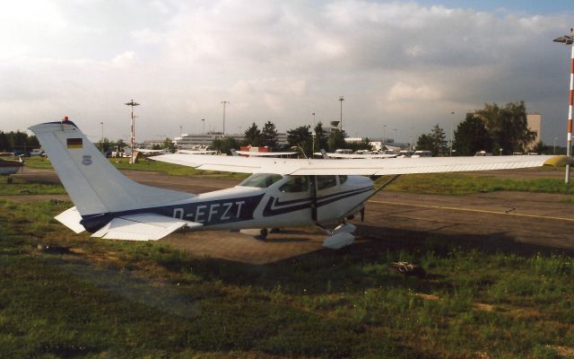 Cessna Skylane (D-EFZT) - At the GA parking of Cologne international airport, called "the Brombeeren".