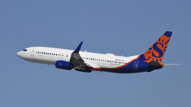 Boeing 737-800 (N839SY) - Departing LAX on 25R