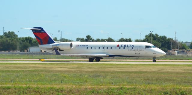 Canadair Regional Jet CRJ-200 (N8980A)