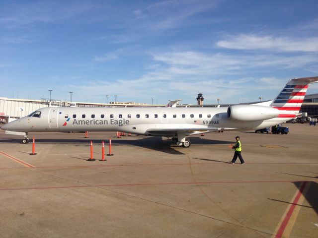 Embraer ERJ-145 (N939AE)