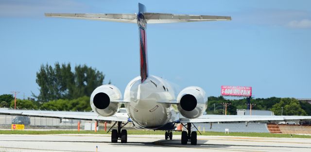 McDonnell Douglas MD-88 (N989DL)