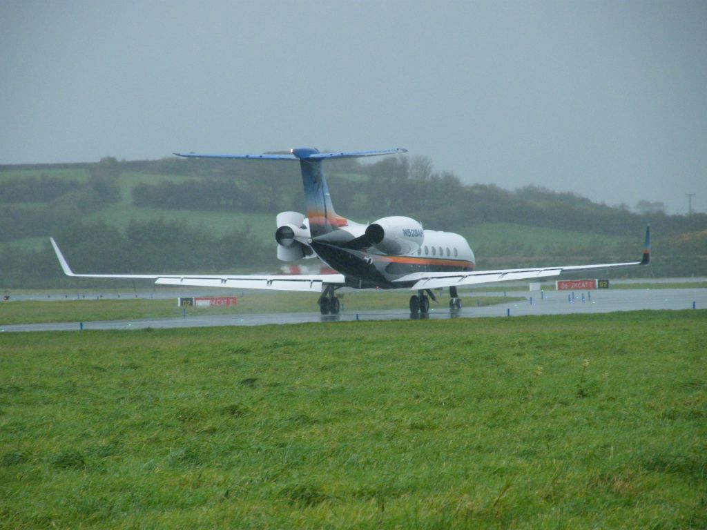 Gulfstream Aerospace Gulfstream V (N528AP) - N528AP GULF 550 CN 5168  ARROW PLANE LC AT EINN 27/10/10