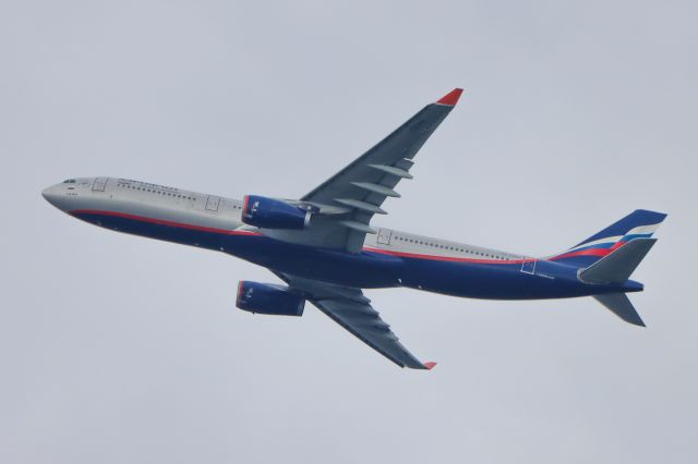 Airbus A330-300 (RA-73701)