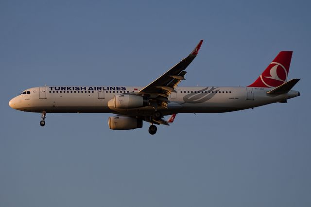 Airbus A321 (TC-JSP)