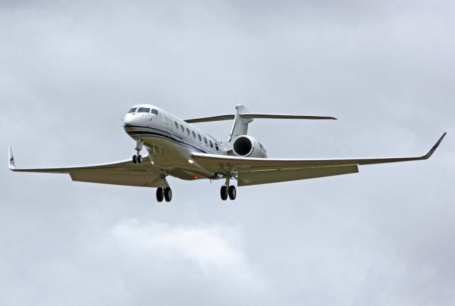 Gulfstream Aerospace Gulfstream G650 (N673HA) - Gulfstream G650 landing Rwy 31. 4-21-13