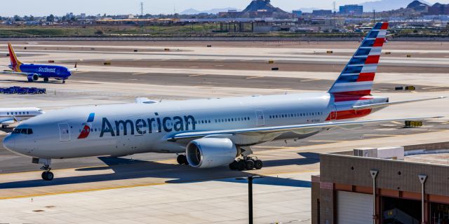 Boeing 777-200 (N770AN) - An American Airlines 777-200 taxiing at PHX on 2/10/23 during the Super Bowl rush. Taken with a Canon R7 and Tamron 70-200 G2 lens.