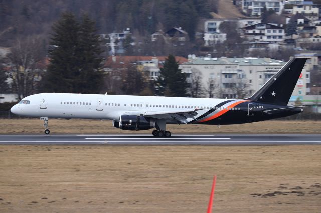 Boeing 757-200 (G-ZAPX)