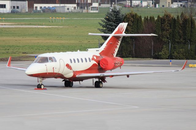 Hawker 800 (LY-DSK)