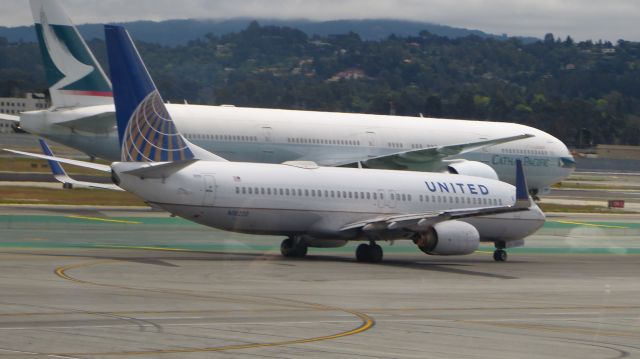 Boeing 737-800 (N78220)