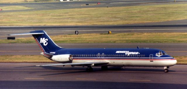 Douglas DC-9-10 (N302ME)