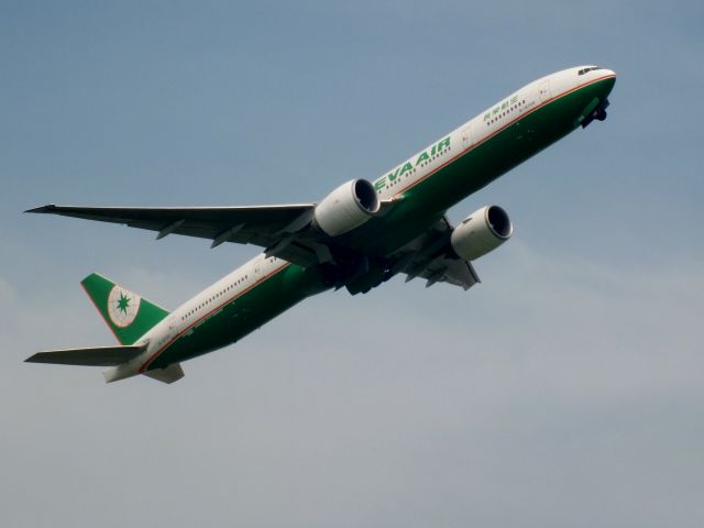 BOEING 777-300ER (B-16709)