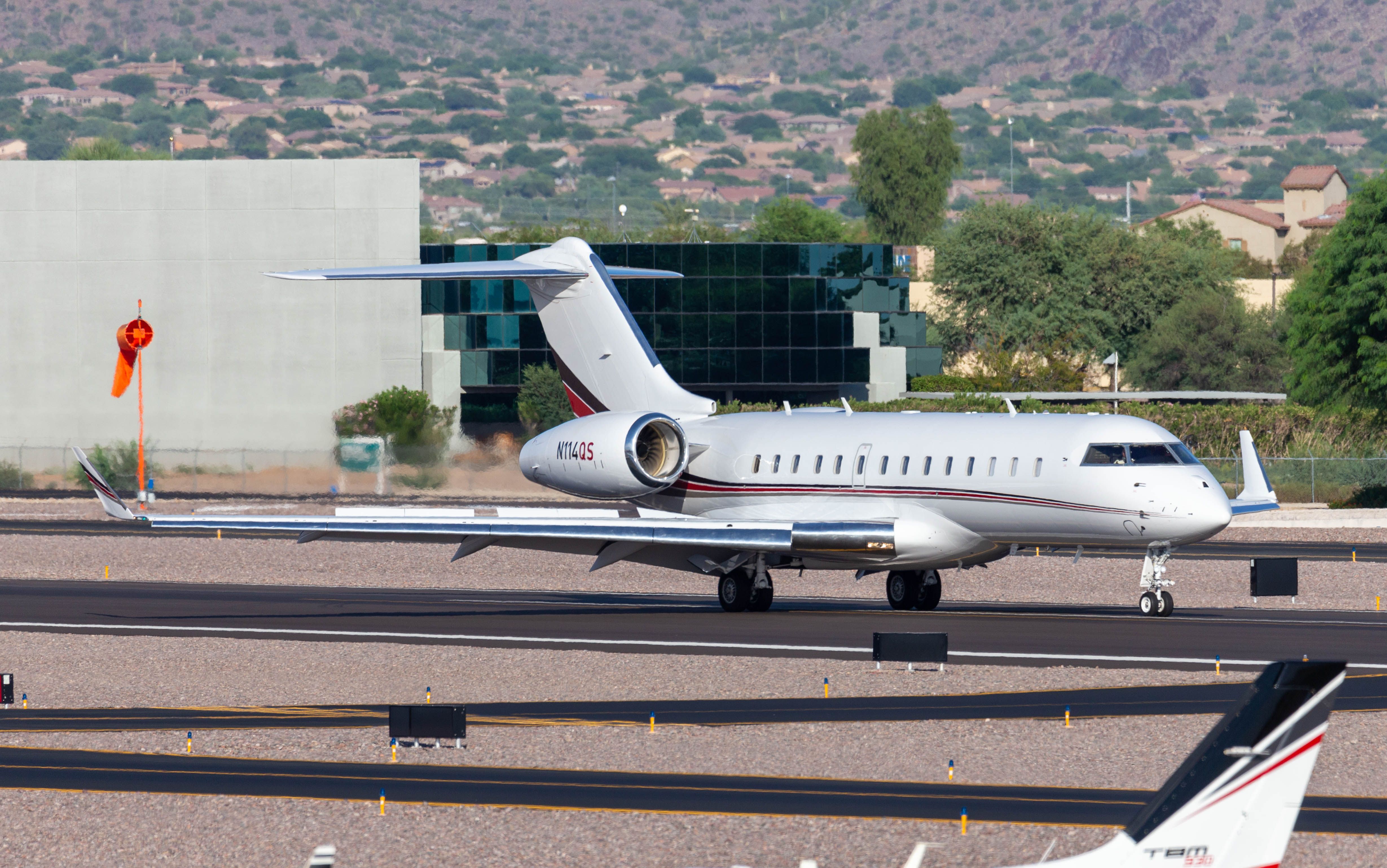 Bombardier Global 5000 (N114QS)