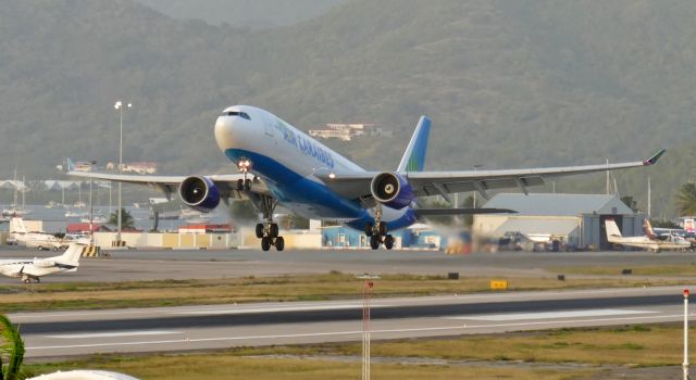 Airbus A330-200 (F-OFDF)