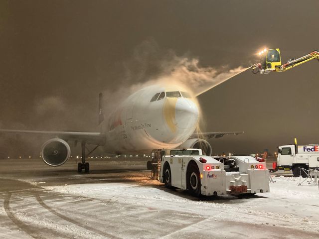 Airbus A300F4-600 (N731FD) - Airbus "Bryan" getting his nose and cockpit windows deiced by a Type 1 spray stream administered above the windows.....protecting the glass. br /December 2021