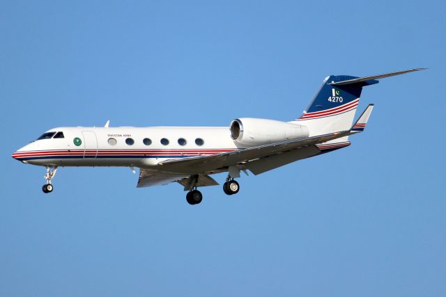 Gulfstream Aerospace Gulfstream IV (N4270) - Pakistan Army Gulfstream G450 on short finals for rwy 24 on 13-Feb-23 arriving from OPRN as REX20.