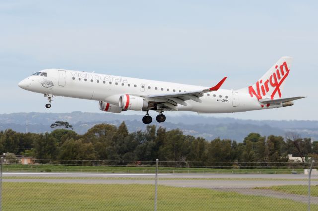 Embraer ERJ-190 (VH-ZPR) - About to put down on runway 05. Thursday, 19 June 2014.