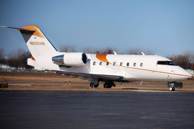 Canadair Challenger (N605AM) - Privately owned Bombardier Challenger 604 arriving into the FBO ramp at the Buffalo Niagara International Airport