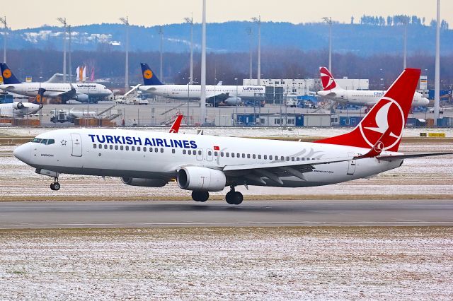 Boeing 737-700 (TC-JGG)
