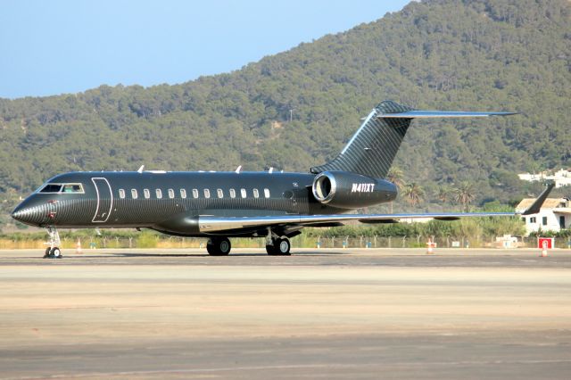 Bombardier Global Express (N411XT) - Seen here on 2-Aug-24.