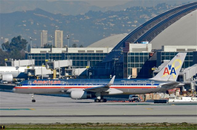 Boeing 757-200 (N690AA)