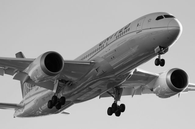 Boeing 787-8 — - Approaching runway 027L at LHR.