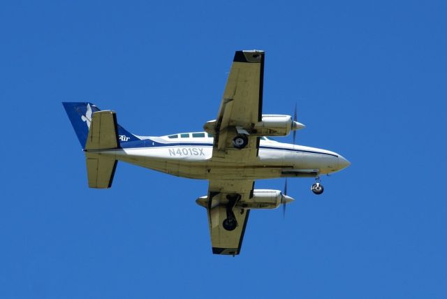 Cessna 402 (N401SX) - KAP541 from UIN