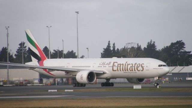 BOEING 777-300ER (A6-EBR)