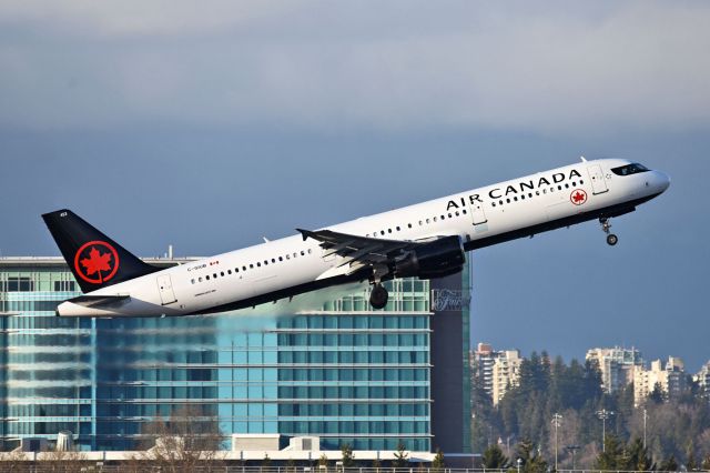 Airbus A321 (C-GIUB)