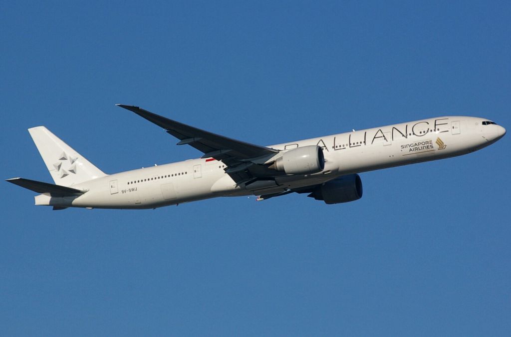 BOEING 777-300 (9V-SWJ)