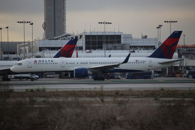 Boeing 757-200 (N538US)