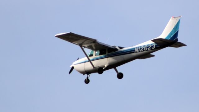 Cessna Skyhawk (N12623) - On final is this 1973 Cessna Skyhawk C172M from the Winter of 2020.