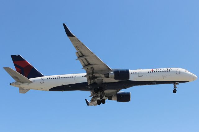 Boeing 757-200 (N711ZX)