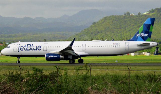 Airbus A321 (N961JT)