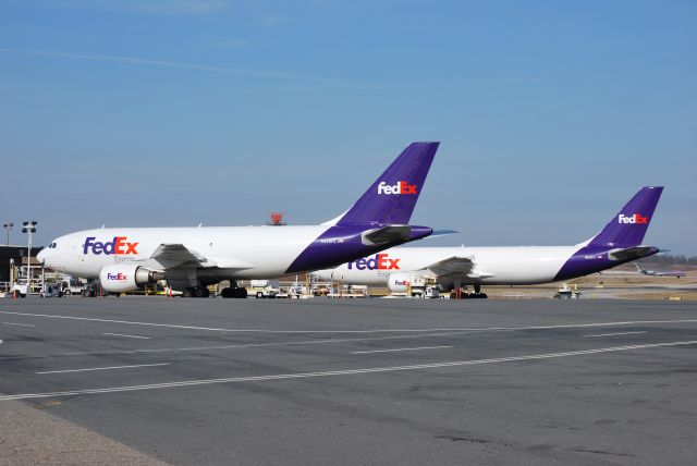 N429FE — - At the FedEx terminal in Charlotte along side N652FE - Jan. 2009