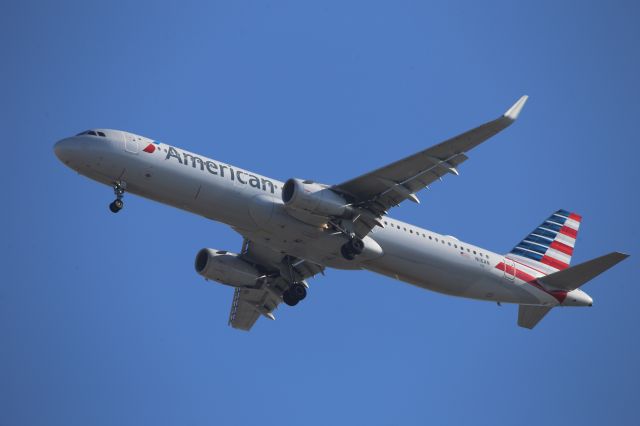 Airbus A321 (N116AN)