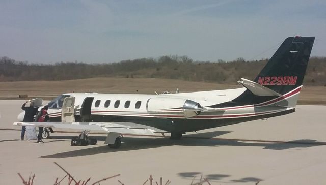 Cessna Citation II (N229BM) - loading up before a flight