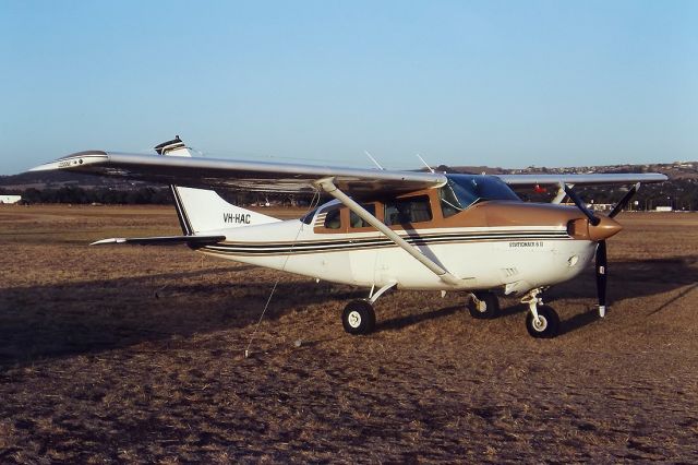 VH-HAC — - CESSNA U-206G STATIONAIR- REG : VH-HAC (CN 06485) - PARAFIELD ADELAIDE SA. AUSTRALIA - YPPF (26/4/1993)35MM SLIDE CONVERSION USING A LIGHTBOX AND A NIKON L810 DIGITAL CAMERA IN THE MACRO MODE.