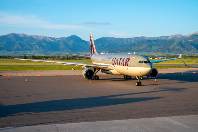 Airbus A330-300 (A7-HJJ)