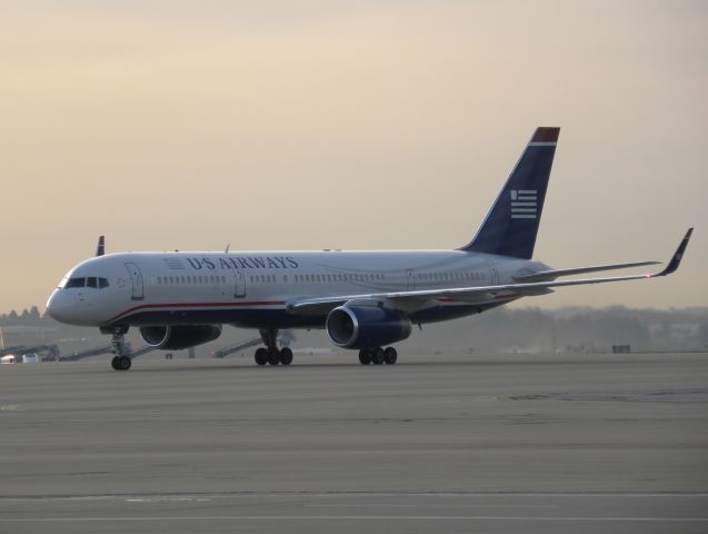 Boeing 757-200 (N204UW)