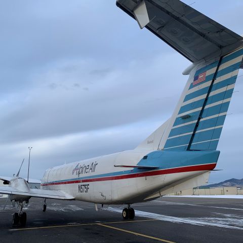 Beechcraft 1900 (N575F)