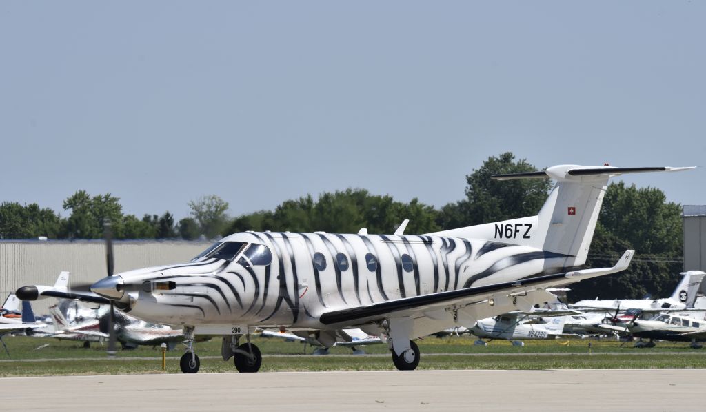 Pilatus PC-12 (N6FZ) - Airventure 2016