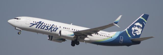 Boeing 737-800 (N569AS)